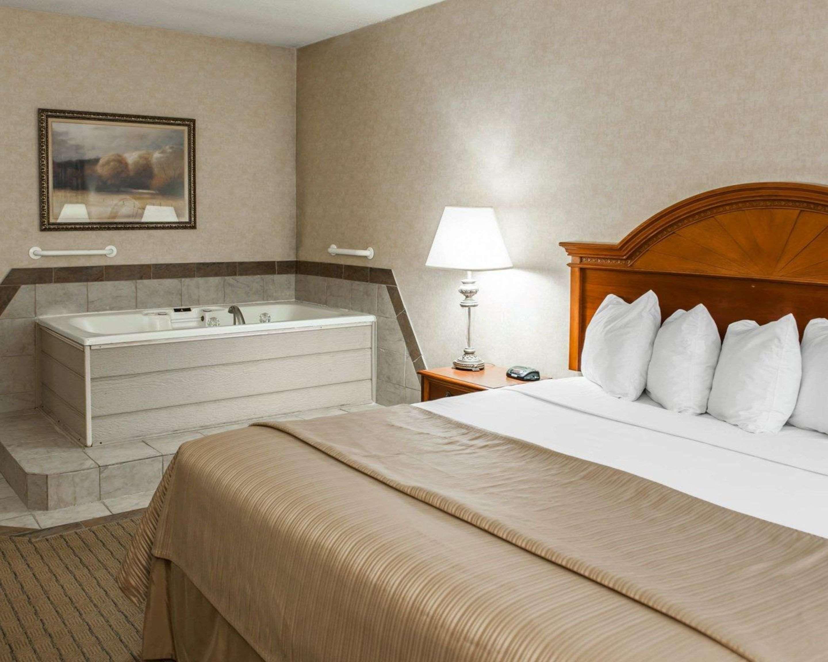 Quality Inn Castleton Exteriér fotografie
