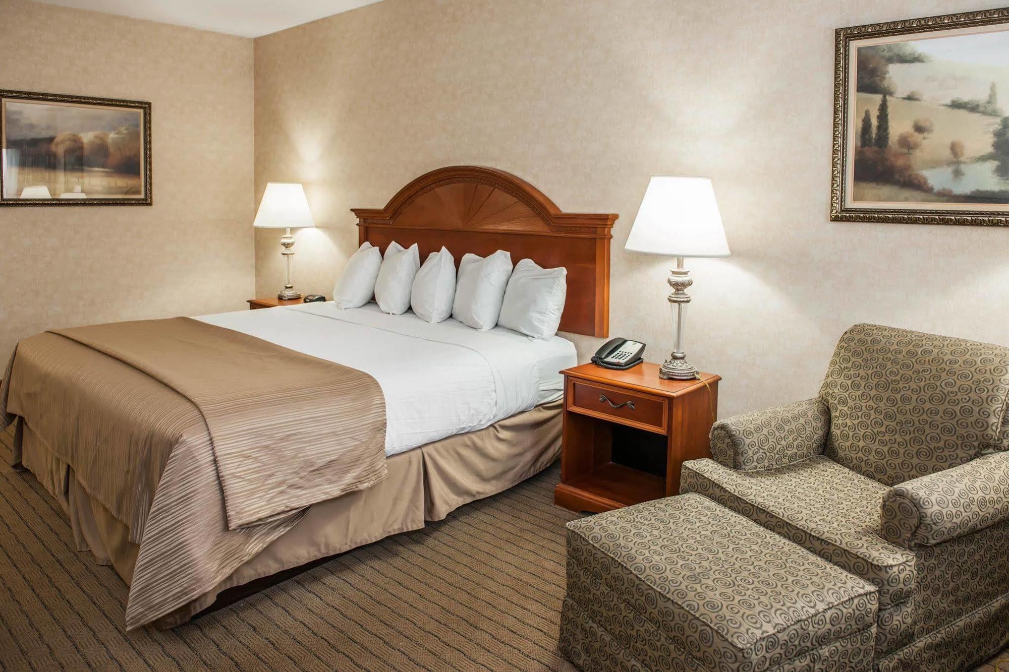 Quality Inn Castleton Exteriér fotografie